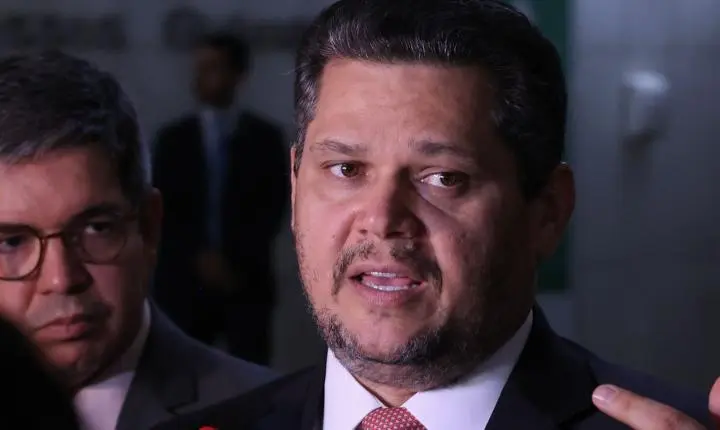 Alcolumbre trava avanço da PEC 6x1 sobre jornada de trabalho no Senado