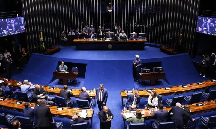 Davi Alcolumbre interrompe avanço da PEC do fim da 6x1 no Senado