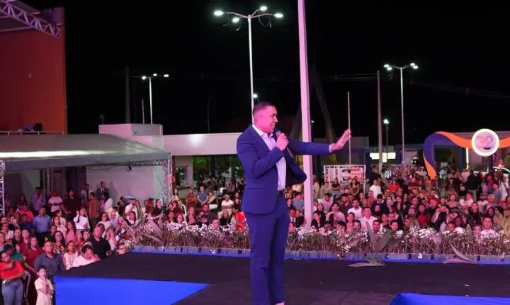 Alisson Santos reúne multidão em noite de fé pelos 32 anos de Bernardino Batista