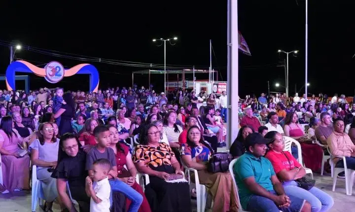 Alisson Santos reúne multidão em noite de fé pelos 32 anos de Bernardino Batista