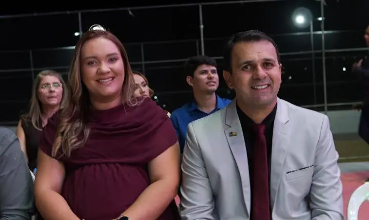 Alisson Santos reúne multidão em noite de fé pelos 32 anos de Bernardino Batista