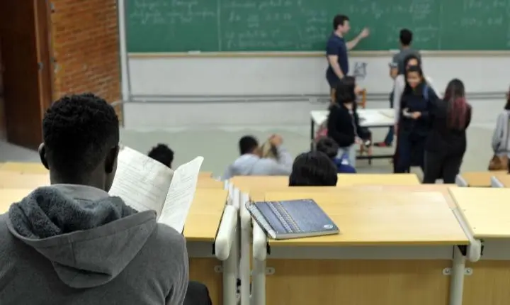 Estudante pagará R$ 720 mil por ocupação indevida de cota racial