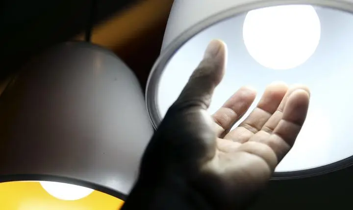 Aneel aprova injeção de R$ 5,5 bilhões para reduzir a conta de luz em 22 distribuidoras