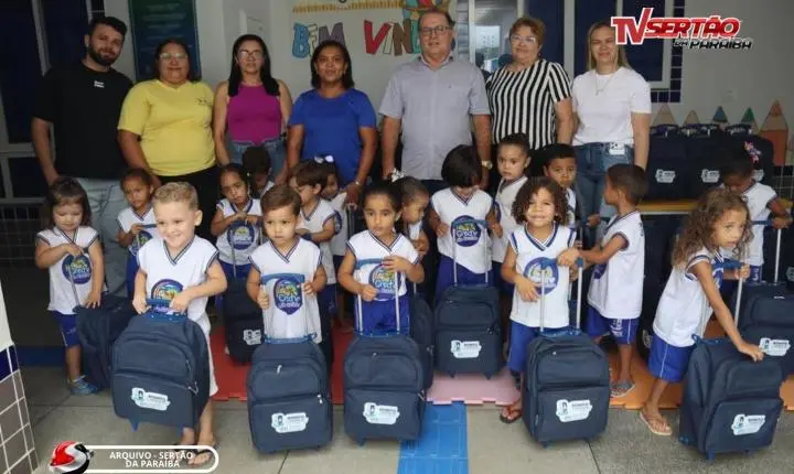 Apoio ao aluno: Rede municipal de Bonito de Santa Fé, realiza entrega de kits escolares completos para garantir aprendizado de qualidade