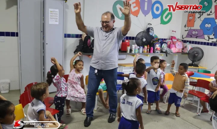 Apoio ao aluno: Rede municipal de Bonito de Santa Fé, realiza entrega de kits escolares completos para garantir aprendizado de qualidade