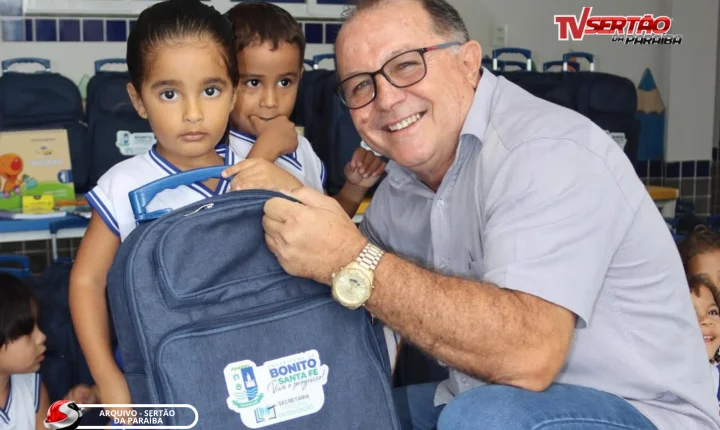 Apoio ao aluno: Rede municipal de Bonito de Santa Fé, realiza entrega de kits escolares completos para garantir aprendizado de qualidade