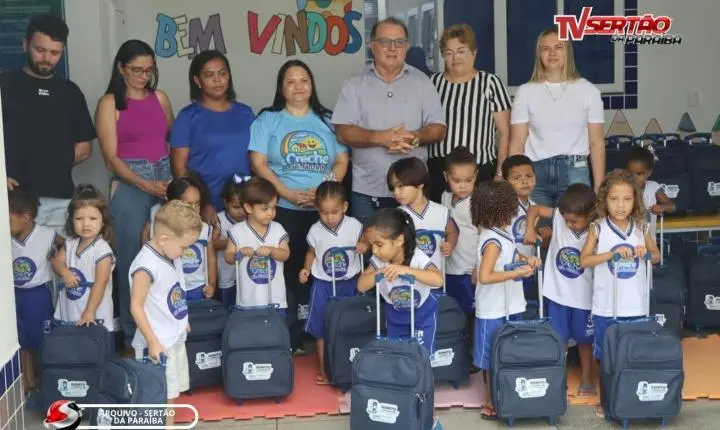 Apoio ao aluno: Rede municipal de Bonito de Santa Fé, realiza entrega de kits escolares completos para garantir aprendizado de qualidade