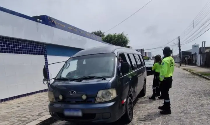 transporte clandestino de alunos resulta em 12 autuações em João Pessoa