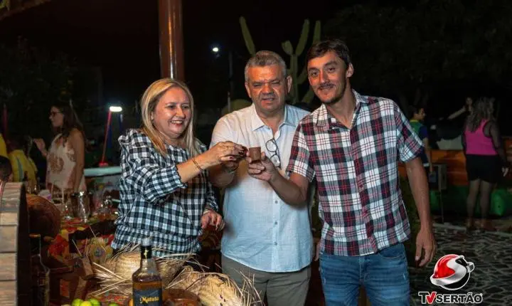 ARRAIAL DOS VEREADORES REÚNE AUTORIDADES E POPULAÇÃO EM NOITE DE CULTURA E CONFRATERNIZAÇÃO EM CAJAZEIRAS