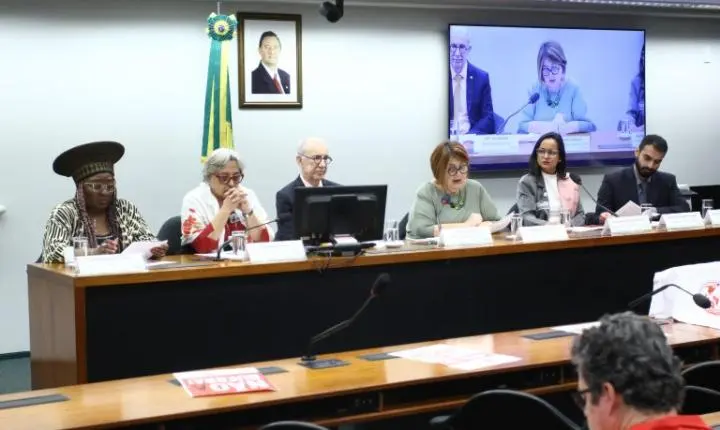 Ativistas debatem deportações em massa dos EUA e aprimoramento do acolhimento de migrantes na Câmara dos Deputados