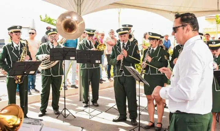 Banda Filarmônica de Poço de José de Moura ganha fardamento novo para celebrar os 32 anos do município