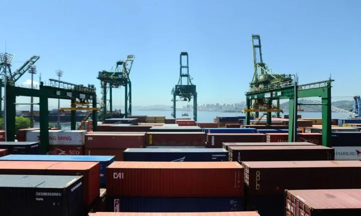 Brasil e EUA agendam reunião para debater o tarifaço comercial
