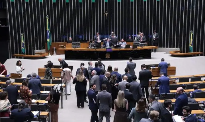 Câmara dos Deputados debate fim do sigilo em gastos públicos de autoridades