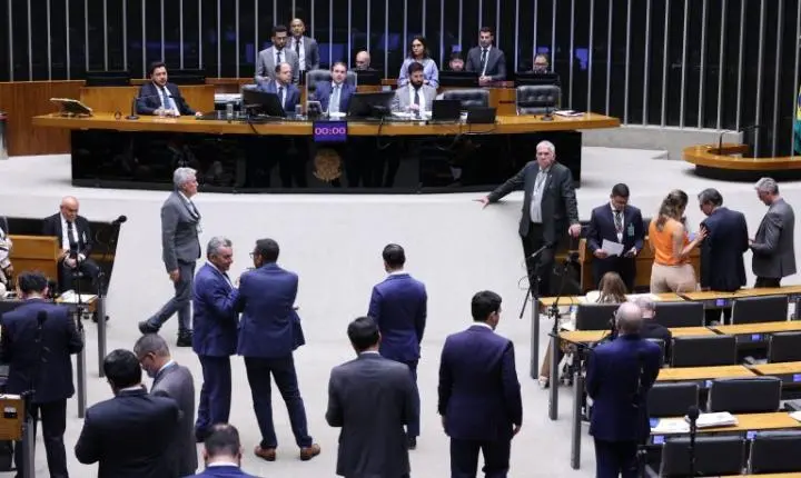 Câmara dos Deputados aprova indenização para servidores em áreas de fronteira