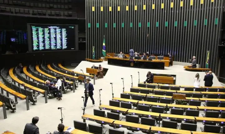 Câmara dos Deputados aprova Medida Provisória que exige exame para exercer medicina
