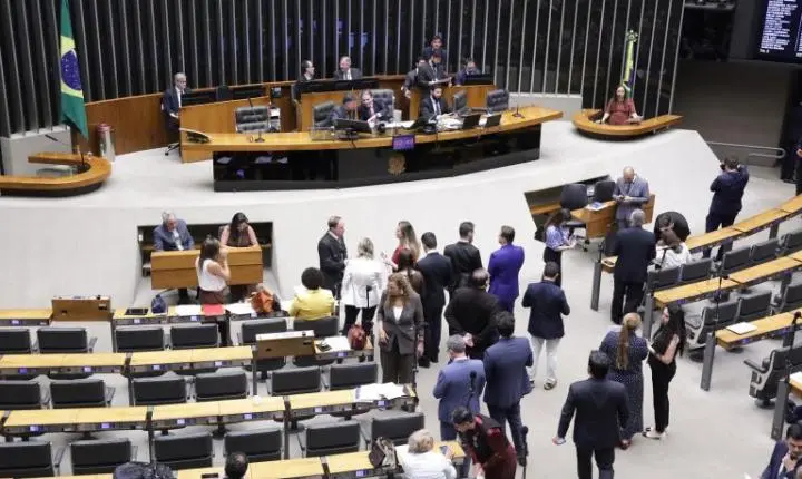 Câmara aprova mudança em cargos na justiça do trabalho de goiás