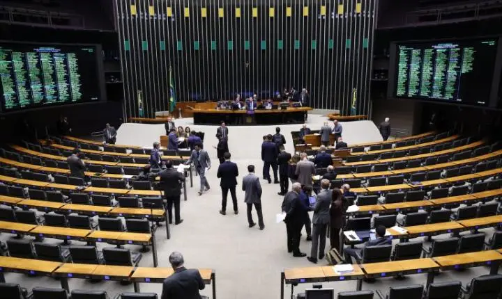 Câmara aprova projeto que assegura atestado para responsável legal de criança doente