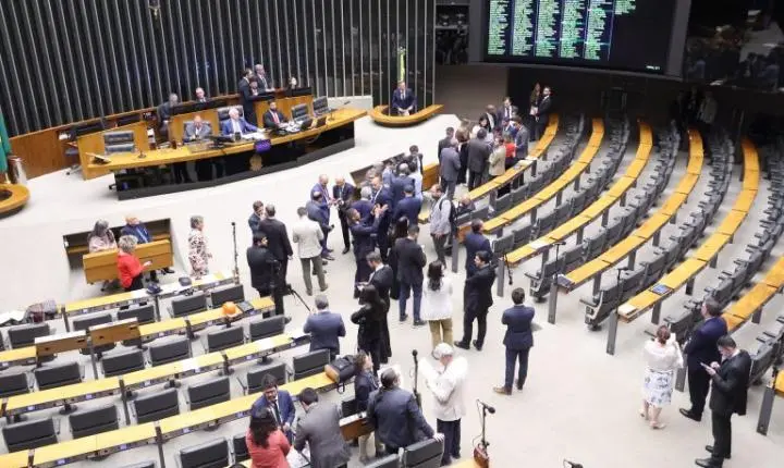 Câmara dos Deputados deve votar pautas de saúde com foco em TDAH na próxima semana