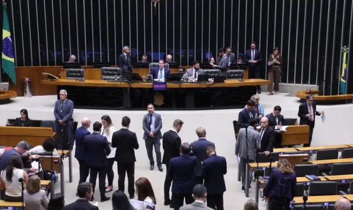 Câmara pode votar MP que zera imposto de compras internacionais nesta terça