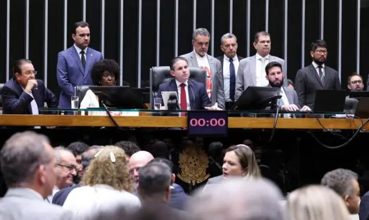 Câmara dos Deputados pode votar nesta quinta-feira temas como guerra, feminicídio e imunidade tributária