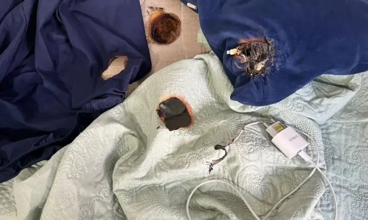 Carregador de celular pega fogo e queima colchão em João Pessoa