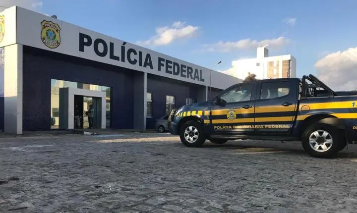 Carro é apreendido pela Polícia Federal em Campina Grande