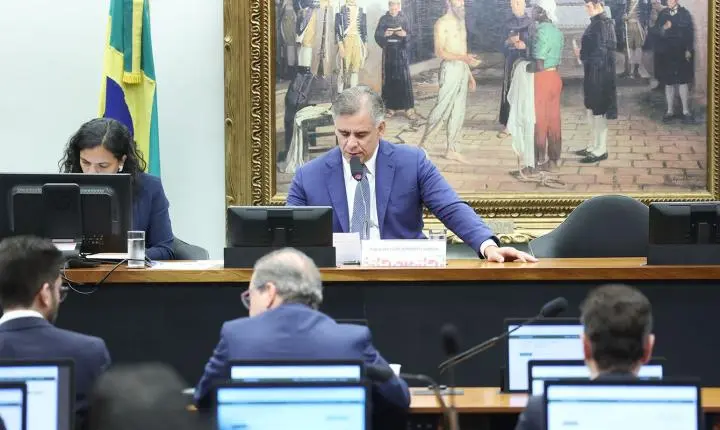 Câmara avança com PEC que extingue aposentadoria compulsória como punição para juízes