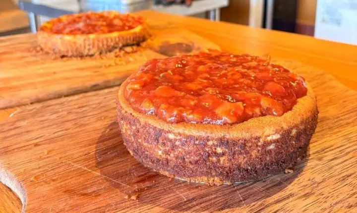 Como fazer cheesecake de frutas vermelhas com toque regional no Chef JPB