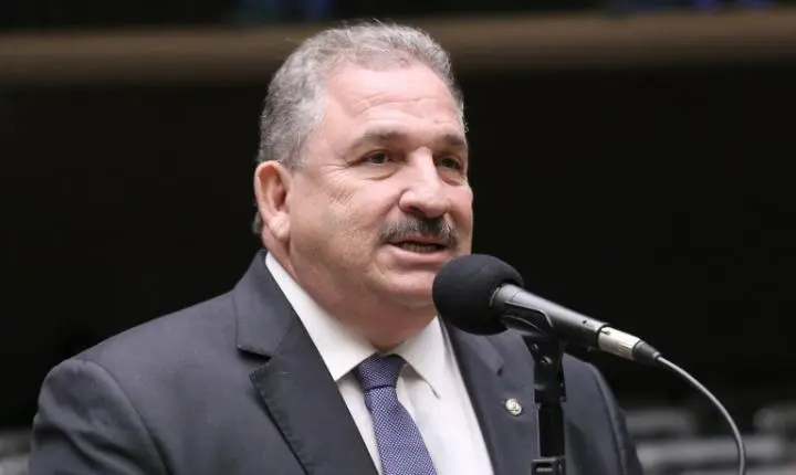 Governos poderão custear água e luz de feiras, decide comissão da Câmara