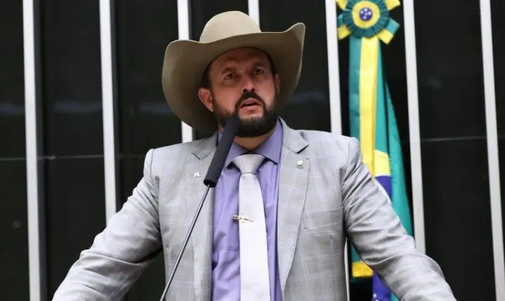 Comissão da Câmara aprova auxílio a veículos a diesel para mitigar custos do biodiesel