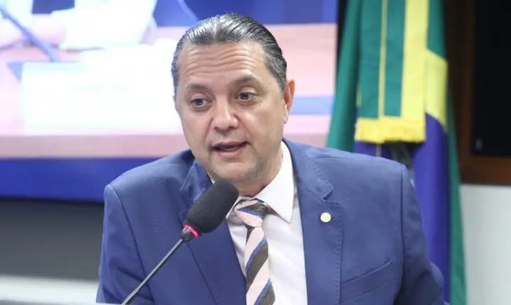 Comissão da Câmara aprova uso de fita roxa para identificar pessoas com Alzheimer