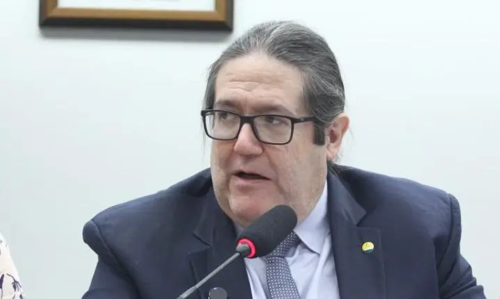 Câmara dos Deputados aprova política nacional para combater a evasão escolar na educação básica
