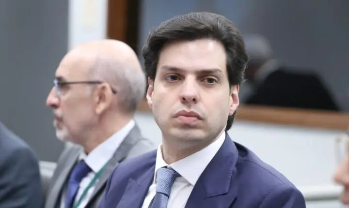 Comissão aprova obrigatoriedade de imagem em notificação de multa de trânsito