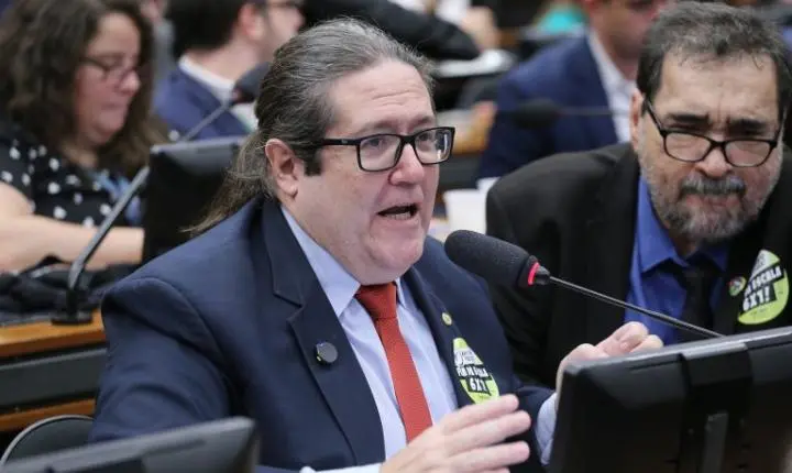 Criação de grêmios estudantis em escolas é aprovada em comissão