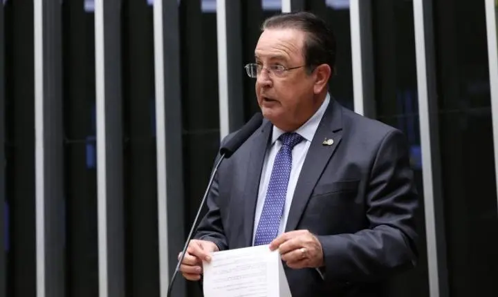 Comissão da Câmara aprova extensão de estágio após formatura
