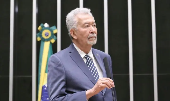 Comissão aprova proposta que exige oferta de meio de pagamento em conta-salário