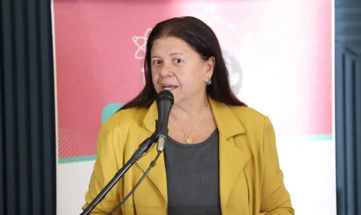 Comissão aprova obrigatoriedade de planos de saúde pagarem custos de acompanhante no parto