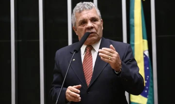 Comissão da Câmara aprova proibição de armas para beneficiários de medida protetiva