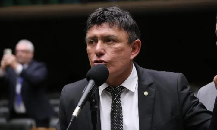 CCJ aprova projeto que autoriza técnico industrial a emitir documento para registro de imóvel