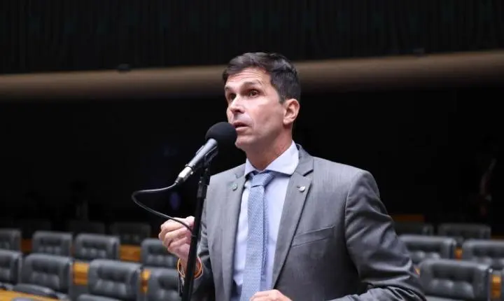 Comissão do Esporte aprova normas de segurança para escolas de natação infantil
