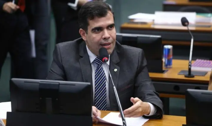 Regulamentação do acúmulo de funções de motorista e cobrador é aprovada em comissão