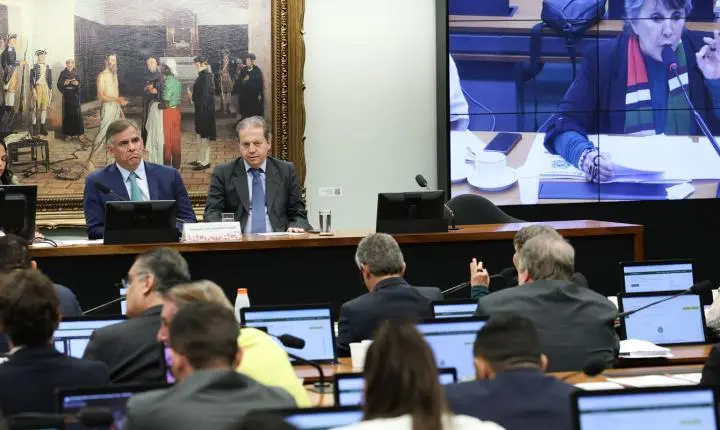 Câmara aprova redução da maioridade penal para 16 anos em comissão