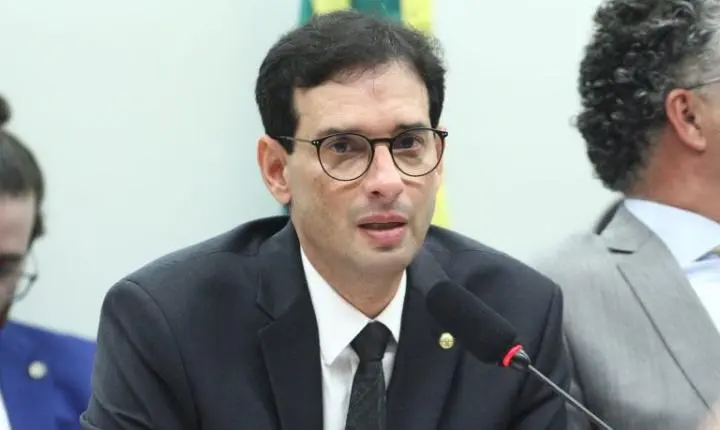 Comissão especial deve votar hoje proposta que encerra a escala 6x1 e reduz jornada de trabalho