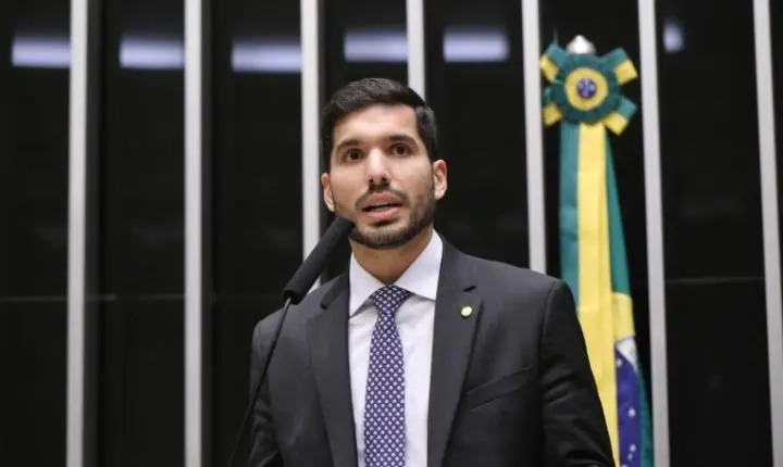 PL lidera lista de deputados federais mais votados em onze estados