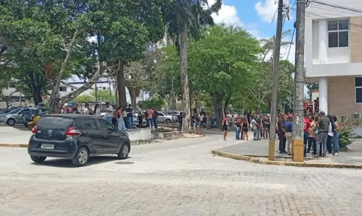 PM detém envolvidos após confusão na UFCG por causa de cartazes