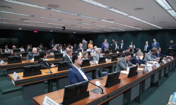 Conselho de Ética da Câmara analisa processos contra deputados nesta terça-feira