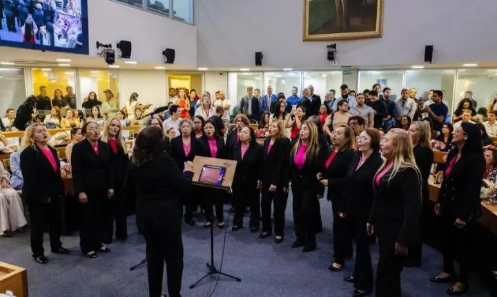 Corrinha Delfino recebe maior honraria da ALPB e reforça força feminina na gestão pública