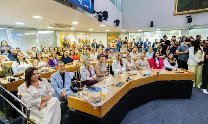 Corrinha Delfino recebe maior honraria da ALPB e reforça força feminina na gestão pública