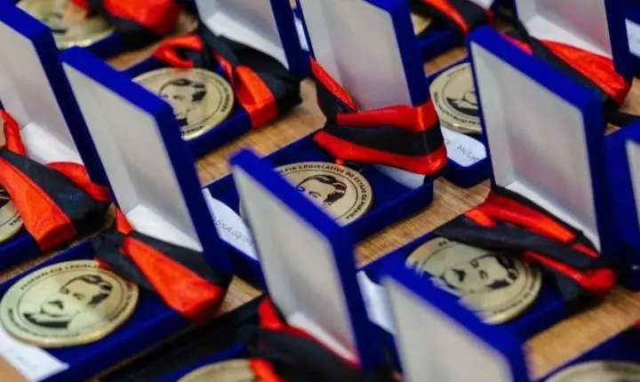 Corrinha Delfino recebe maior honraria da ALPB e reforça força feminina na gestão pública