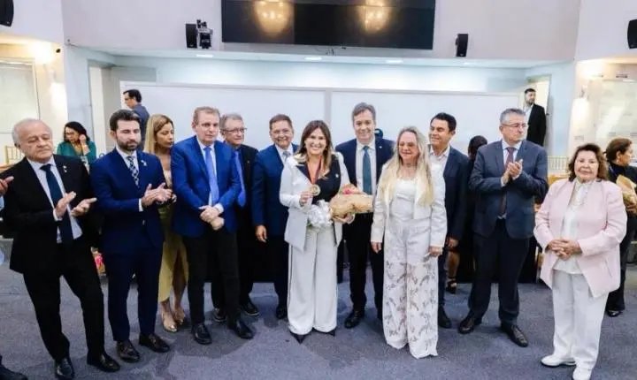 Corrinha Delfino recebe maior honraria da ALPB e reforça força feminina na gestão pública